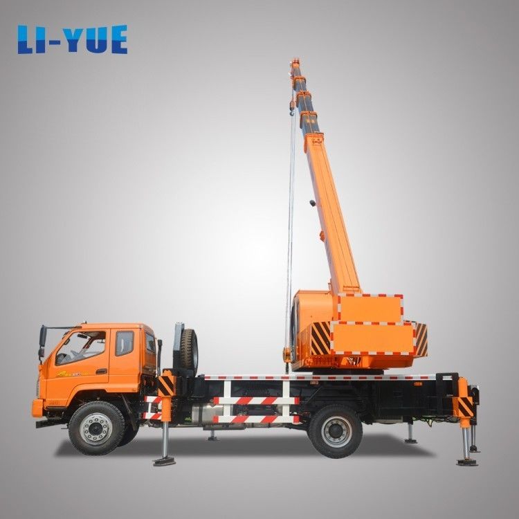 6 Ton Mobile Escort Crane With Hydraulic Cylinder High Operating Efficiency
