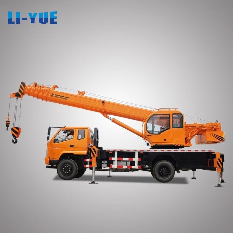 6 Ton Mobile Escort Crane With Hydraulic Cylinder High Operating Efficiency