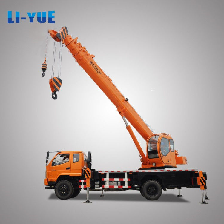 6 Ton Mobile Escort Crane With Hydraulic Cylinder High Operating Efficiency