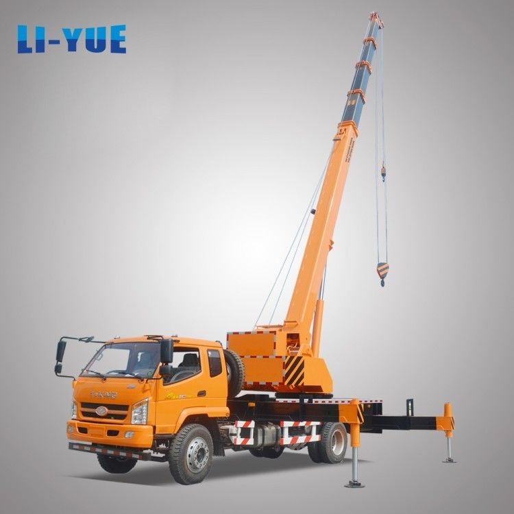 6 Ton Mobile Escort Crane With Hydraulic Cylinder High Operating Efficiency