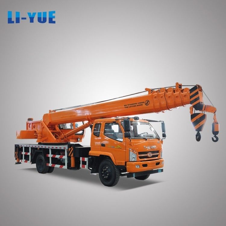 6 Ton Mobile Escort Crane With Hydraulic Cylinder High Operating Efficiency