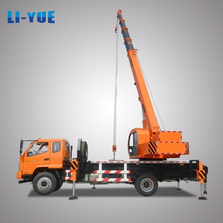 12 Ton Hydraulic Truck Crane With Telescopic Boom And 420 KN.M Rated Lifting Moment