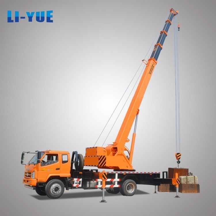 12 Ton Hydraulic Truck Crane With Telescopic Boom And 420 KN.M Rated Lifting Moment