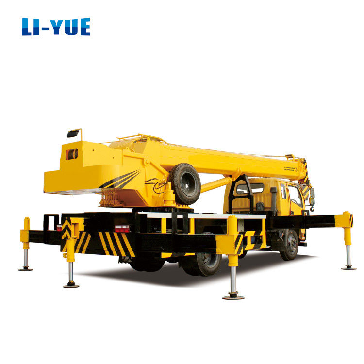 MOOG Hydraulic Cylinder 6 Ton Mobile Truck Crane With 5 Sections Arm Smooth Operation