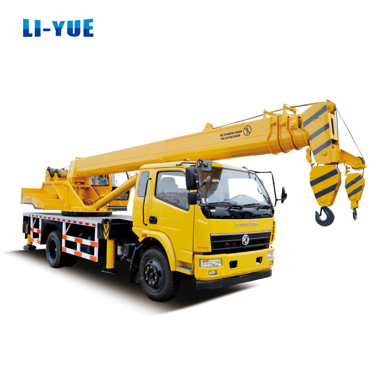 MOOG Hydraulic Cylinder 6 Ton Mobile Truck Crane With 5 Sections Arm Smooth Operation