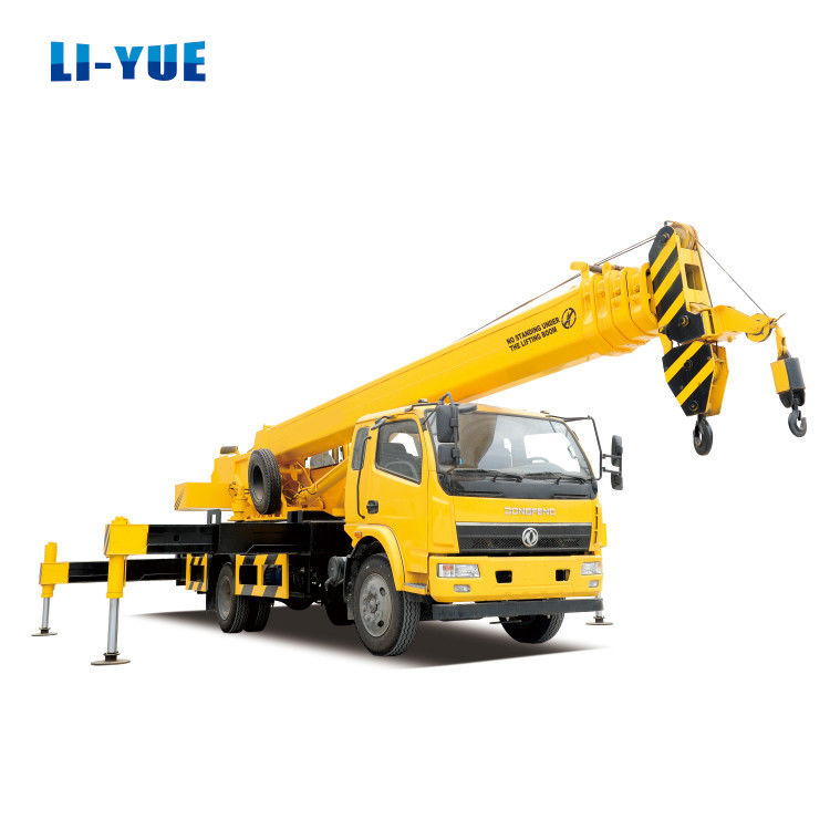 MOOG Hydraulic Cylinder 6 Ton Mobile Truck Crane With 5 Sections Arm Smooth Operation