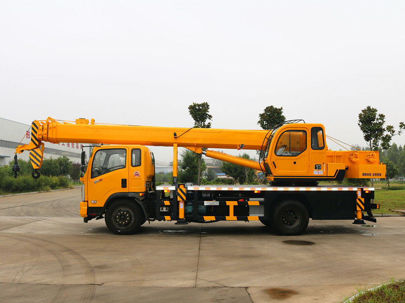10 Ton Mobile Crane in with Max. Lifting Height 36m and 30T.M Rated Lifting Moment